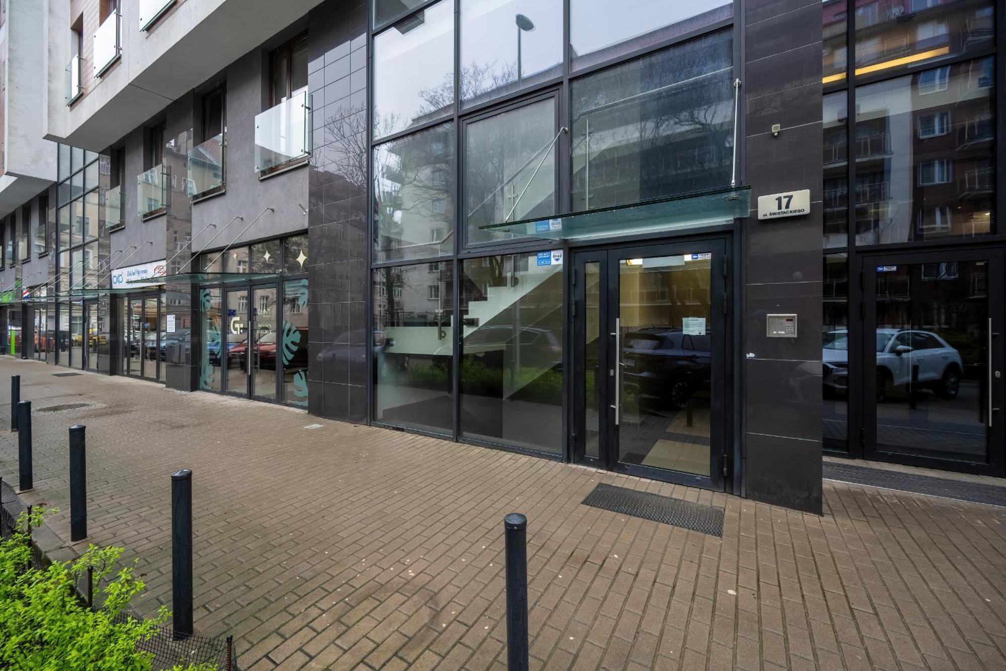 Modern With Balcony In By Renters